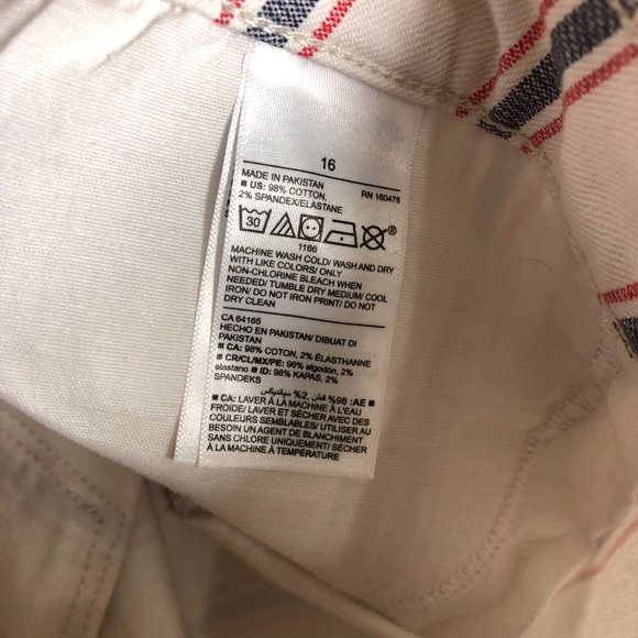 NEW Old Navy Women's 16 Jean Shorts Mid-Rise Button Fly Cuffed Hem Summer Casual - Picture 13 of 13